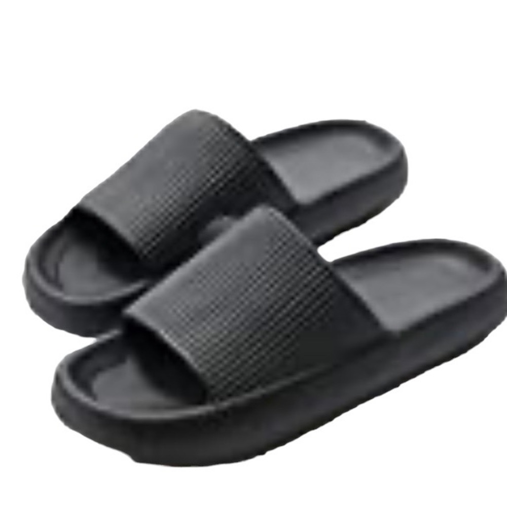 4 Cushion Slides- selling all 4. Size 36-37.